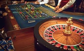 big win casino လောင်းကြေး odds ကြည့်ရင်း ဘောလုံးပွဲလောင်းနေသော Myanmar ကစားသမား မြင်ကွင်း